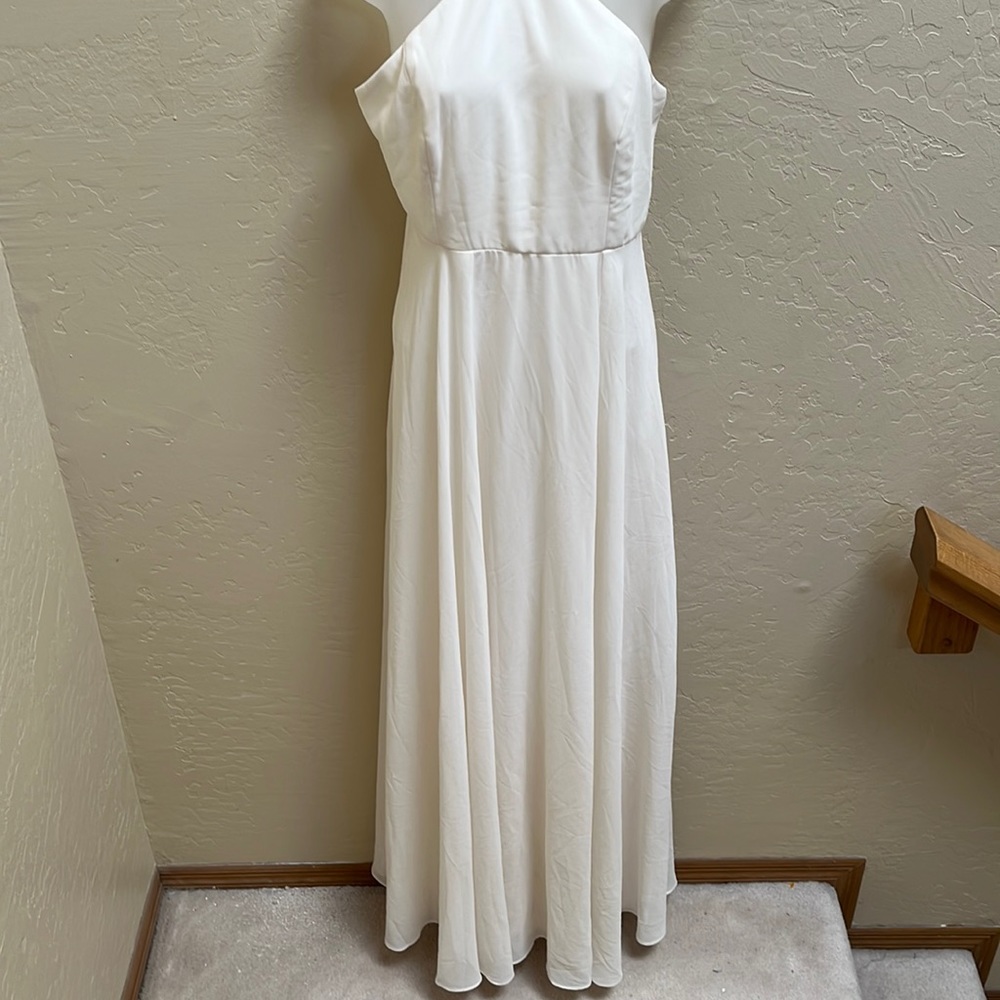LuLus Woman’s White Halter Maxi Dress Size M Flowy Chiffon Wedding formal beach
